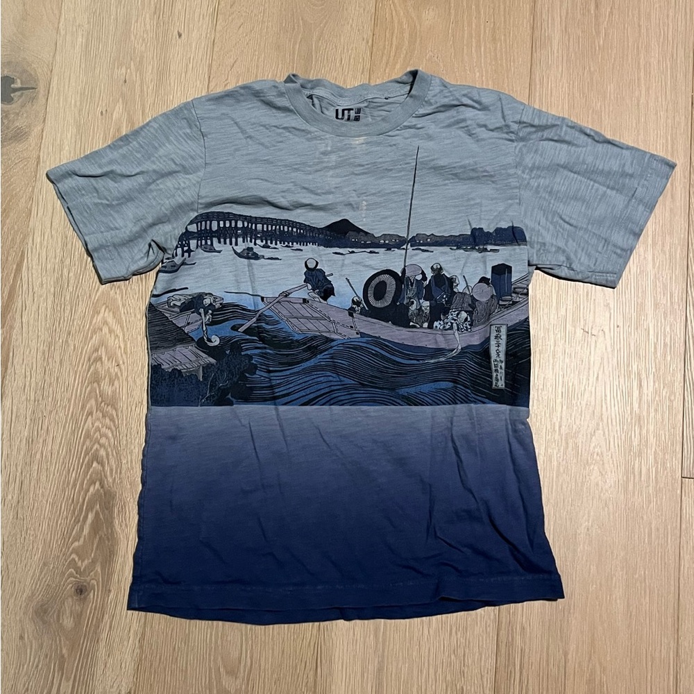 Ancient Chinese style Uniqlo “Hokusai-Blue” grey to blue fade Tee-Shirt